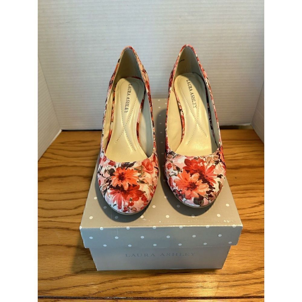 LAURA ASHLEY Women's Pumps Heels Shoes Floral Fabric 7 1/2 M LA-Faber4